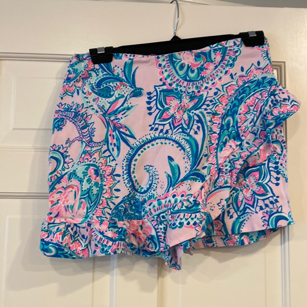 Lilly Pulitzer. Rayon shorts. Size 6